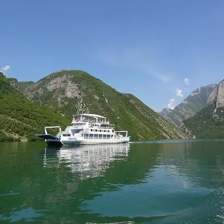 Lugina E Komanit Hotel *