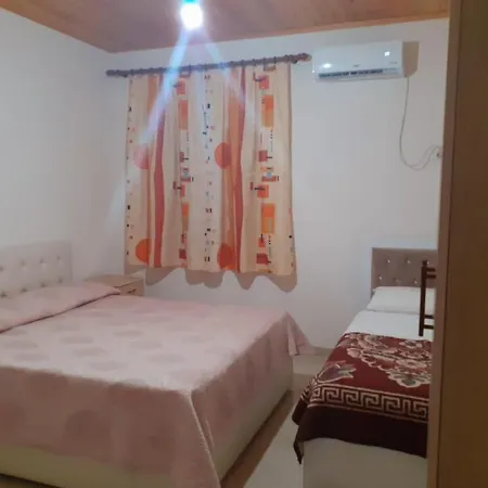 Hotel Lugina E Komanit