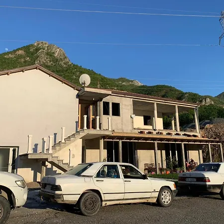 Lugina E Komanit Hotel *